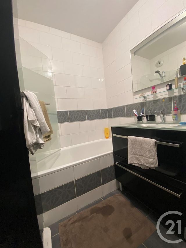 Afficher la photo en grand Appartement F3 à vendre - 3 pièces - 60.0 m2 - MASSY - 91 - ILE-DE-FRANCE - Century 21 Etude Ronsard