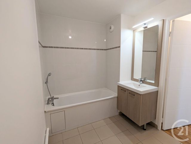 Appartement F3 à louer - 3 pièces - 60.12 m2 - MASSY - 91 - ILE-DE-FRANCE - Century 21 Etude Ronsard