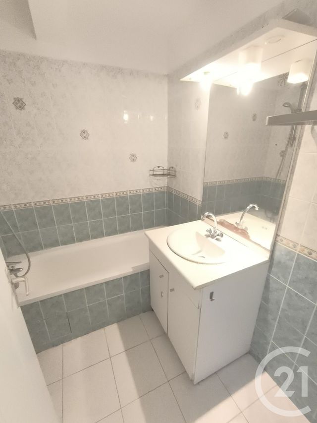 Afficher la photo en grand Appartement F3 à vendre - 3 pièces - 61.0 m2 - FONTENAY AUX ROSES - 92 - ILE-DE-FRANCE - Century 21 Etude Ronsard