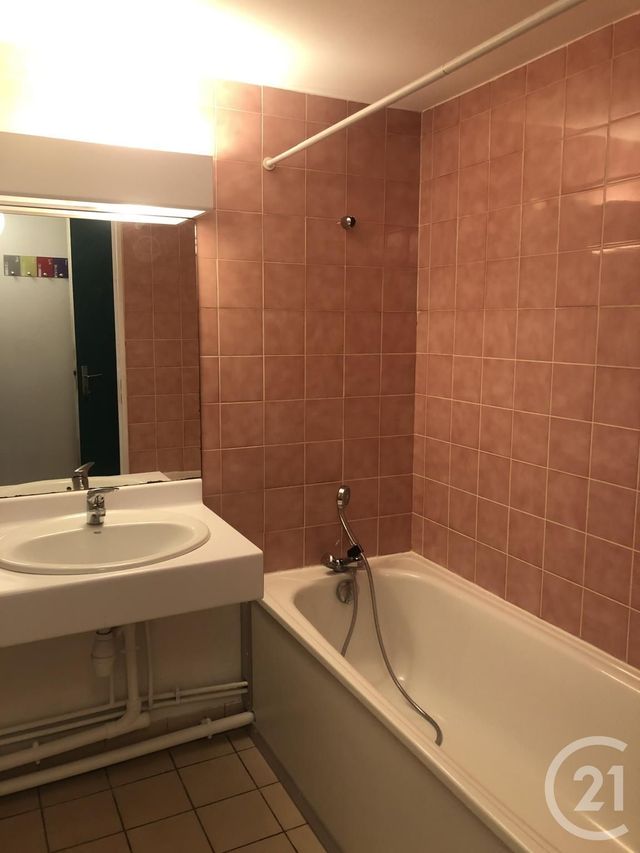 Appartement F1 à louer - 1 pièce - 30.0 m2 - MASSY - 91 - ILE-DE-FRANCE - Century 21 Etude Ronsard