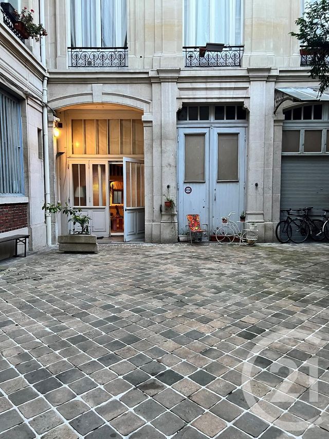 Appartement Atelier d'artiste à louer - 2 pièces - 30.03 m2 - PARIS - 75010 - ILE-DE-FRANCE - Century 21 Etude Ronsard