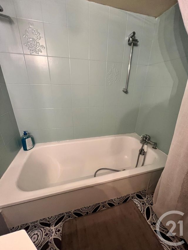 Appartement Atelier d'artiste à louer - 2 pièces - 30.03 m2 - PARIS - 75010 - ILE-DE-FRANCE - Century 21 Etude Ronsard