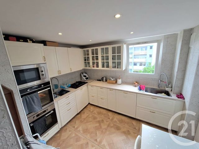 Appartement F5 à louer - 5 pièces - 100.0 m2 - MASSY - 91 - ILE-DE-FRANCE - Century 21 Etude Ronsard