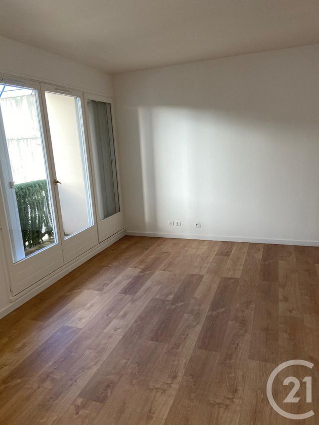 Appartement F1 à louer - 1 pièce - 27.87 m2 - PALAISEAU - 91 - ILE-DE-FRANCE - Century 21 Etude Ronsard