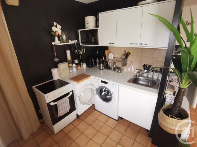 Appartement F1 à louer - 1 pièce - 28.0 m2 - MASSY - 91 - ILE-DE-FRANCE - Century 21 Etude Ronsard