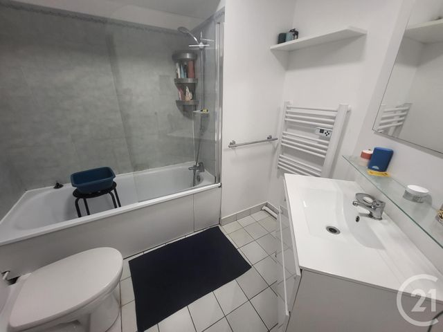 Appartement F1 à louer - 1 pièce - 28.0 m2 - MASSY - 91 - ILE-DE-FRANCE - Century 21 Etude Ronsard