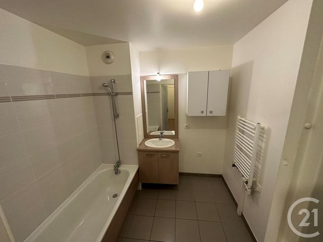 Appartement F3 à louer - 3 pièces - 69.04 m2 - MASSY - 91 - ILE-DE-FRANCE - Century 21 Etude Ronsard