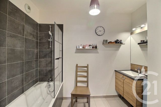 Appartement F3 à vendre - 3 pièces - 61.07 m2 - MASSY - 91 - ILE-DE-FRANCE - Century 21 Etude Ronsard