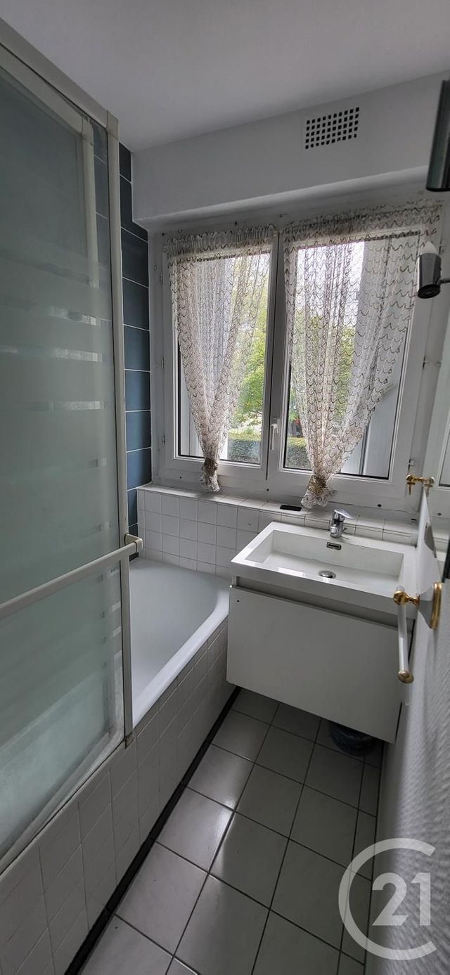 Appartement F2 à louer - 2 pièces - 34.0 m2 - MASSY - 91 - ILE-DE-FRANCE - Century 21 Etude Ronsard